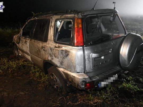 Śmiertelny wypadek na drodze gruntowej. Honda dachowała. Zginął mężczyzna siedzący za kierownicą
