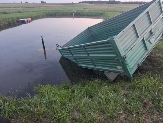 Śmiertelny wypadek podczas prac polowych. Ciągnik wjechał do stawu, rolnik utonął