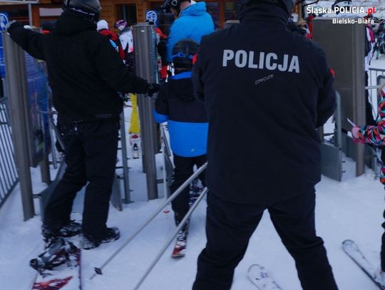 Snowboardzista ścigał instruktora na stoku. Miał prawie 4 promile i uczył jeździć dziecko