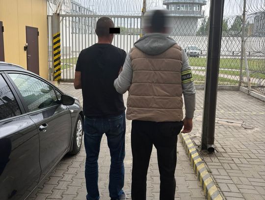 Spotkał byłą partnerkę z innym. Został brutalnie pobity, napastnik uderzał głową 41-latka o chodnik