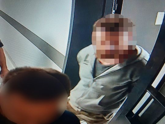 Spowodował śmiertelny wypadek po narkotykach i zniknął. Bardzo nie chciał trafić do więzienia. Policjanci właśnie go tam odstawili