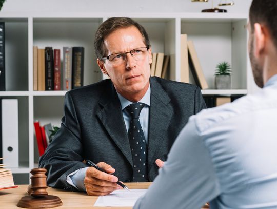 Sprawy cywilne – jak wygląda współpraca z prawnikiem?