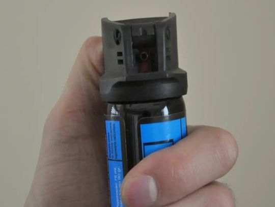 Spryskał 15-latka gazem, żeby go okraść. 21-latek aresztowany za usiłowanie rozboju