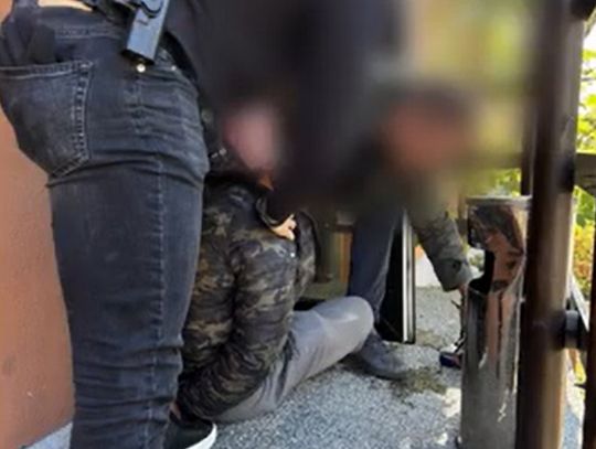 Sprzedawali w darknecie leki z fentanylem, morfiną i anaboliki. Cyberpolicja rozbił gang dilerów