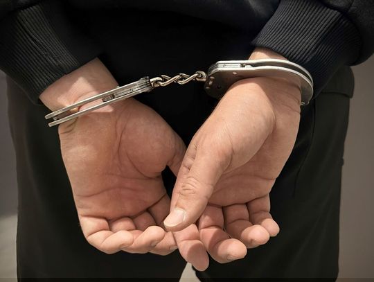 Stał na skraju peronu, skończył w celi. W telefonie 23-latka policjanci znaleźli okropne rzeczy