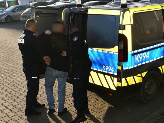 Stalker miesiącami nękał rodzinę. Groził pobiciem dzieci i śmiercią - chciał stu tysięcy złotych Stalker miesiącami nękał rodzinę. Groził pobiciem dzieci i śmiercią - chciał stu tysięcy złotych