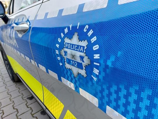 Starsza kobieta wpadła do studni i utknęła. Skrajnie wychłodzoną 67-latkę uratowali dzielnicowi