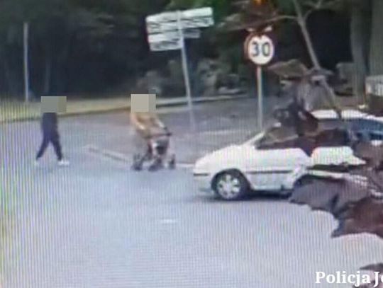 Staruszka leżała na jezdni, a obok niej balkonik. Została brutalnie napadnięta przez 24-latka