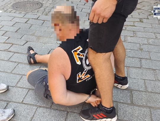 Stracił 90 tysięcy zanim zorientował się, że go oszukują. Zatrzymany "odbierak", który przyszedł po kolejne pieniądze