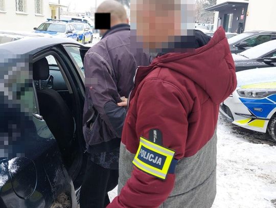 Straszył koleżankę, że spali jej auto, jak nie da mu pieniędzy. Chciał kilkadziesiąt tysięcy