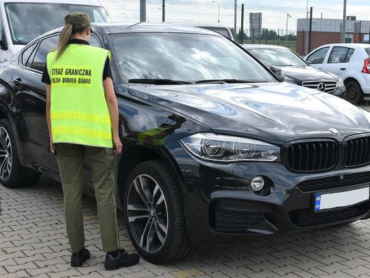 Straż graniczna ujawniła "sklonowane" BMW warte 220 tysięcy złotych. Kierowca został przesłuchany