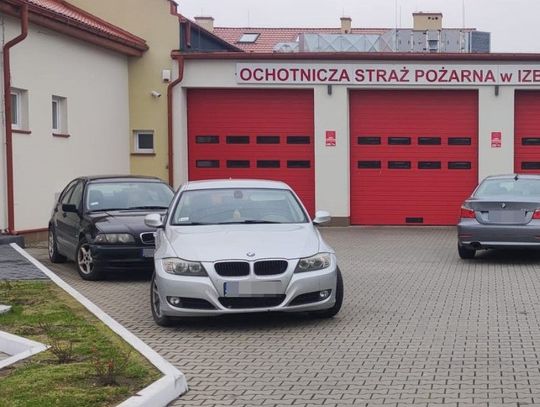 Strażacy wezwali policję do trzech BMW. Kobiety, które nimi kierowały narobiły problemów