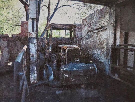 Strażak ochotnik podpalił budynek i gasił pożar. Straty przekraczają 100 tysięcy złotych Strażak ochotnik podpalił budynek i gasił pożar. Straty przekraczają 100 tysięcy złotych