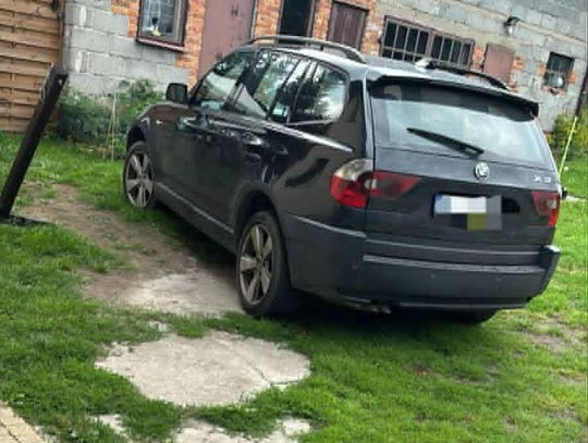 Strzelali do człowieka z jadącego BMW. Policja zatrzymała kobietę i mężczyzna. Mieli broń