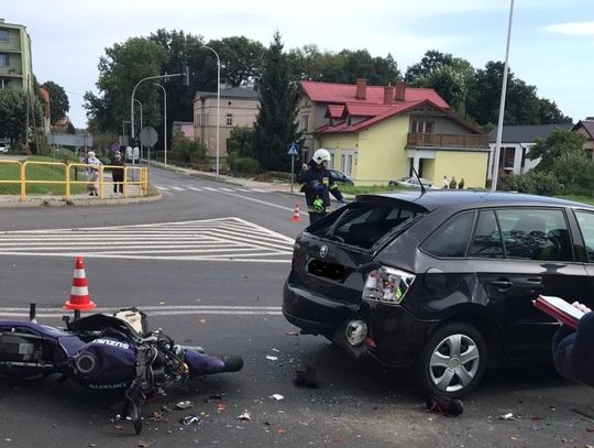 Suzuki wbiło się w tył skody. W wypadku zginęła 19-letnia motocyklistka