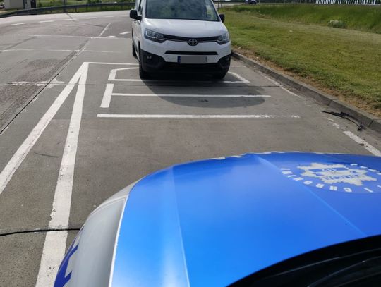 Świętowali komunię dziecka. Najpierw wpadł mąż, potem pijana żona przyjechała odebrać go ze stacji