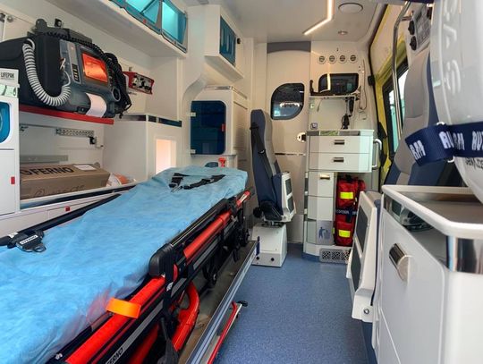 Szalał w rowie i „rozmawiał” w nieznanym języku. 30-latek prawdopodobnie przedawkował używki