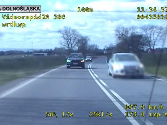 Szaleńcza jazda przerwana przez policję. Kobieta dostała 26 punktów karnych i wysoki mandat