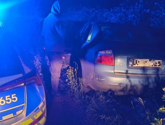 Szaleńcza ucieczka 26-latki w Audi. Przyblokowana wrzuciła wsteczny i uderzyła w radiowóz