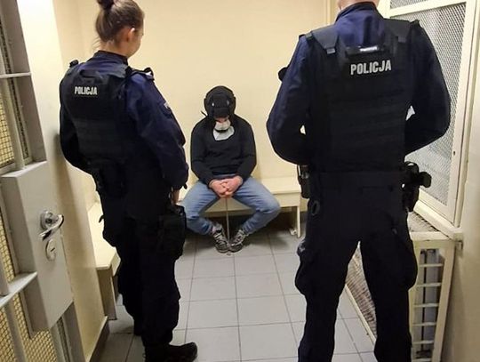 Szaleńcza ucieczka skradzionym tirem! 30-latek staranował auta i próbował uciec pieszo