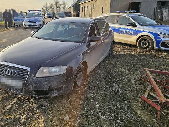 Szaleńczy pościg i iskry na asfalcie. Przebił wszystkie opony na kolczatce, ale nie chciał odpuścić