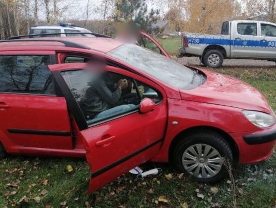 Szaleńczy pościg za pijanym kierowcą. Nie odpuścił nawet, gdy wystrzeliły opony w aucie