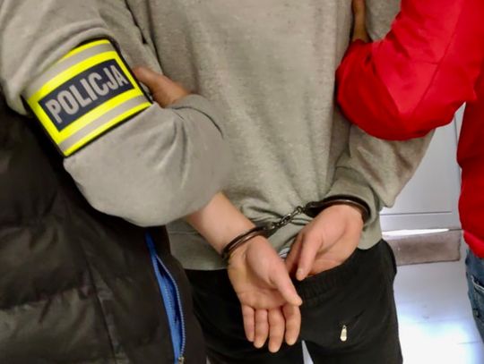 Szedł do domu drogą ekspresową i bardzo zdenerwował się, gdy zobaczył policję. W kieszeni miał zielony susz