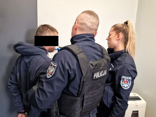 Szpitalna furia 27-latka. Pijany pacjent demolował gabinet i auta, bo nie zgadzał się z lekarzem