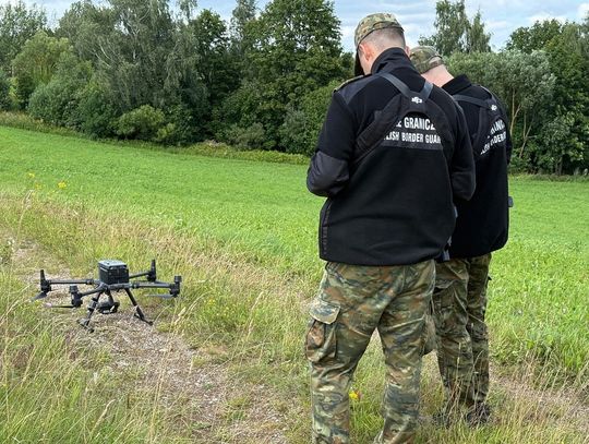 Szukali zaginionego mężczyzny, a gdy go odnaleźli, musieli go zatrzymać. Okazało się, że mężczyzna ma wyrok do odsiedzenia