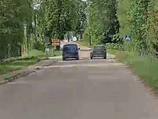 Tak mu się śpieszyło, że wyprzedził na przejściu dla pieszych. Policja dostała nagranie