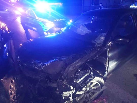 Tak właśnie dochodzi do wypadków powodowanych przez pijanych kierowców. Z ponad 2 promilami po prostu zjechał na czołówkę Tak właśnie dochodzi do wypadków powodowanych przez pijanych kierowców. Z ponad 2 promilami po prostu zjechał na czołówkę