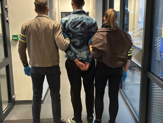 Tankował benzynę do szklanych butelek i nie płacił. Policja: robił z nich „koktajle Mołotowa”