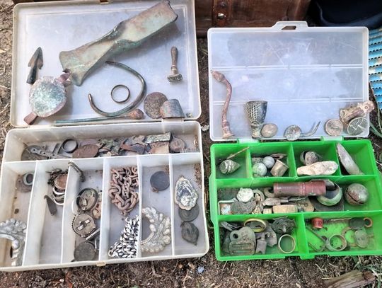 Te znaleziska powinny być w muzeum. 38-latek odpowie za nielegalne poszukiwania, broń i narkotyki