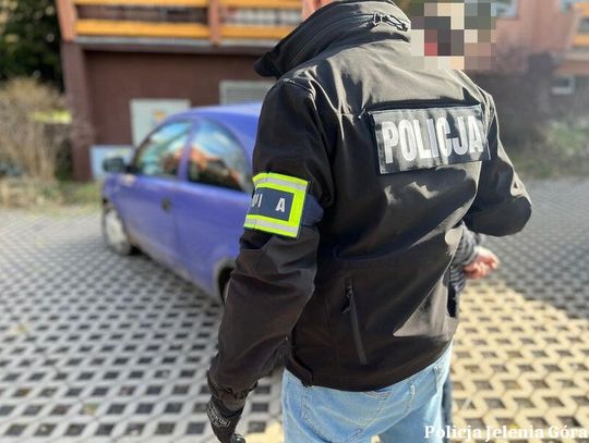 Terroryzował pasażerów i kradł auta. Niebezpiecznego recydywistę wypatrzył policjant po służbie