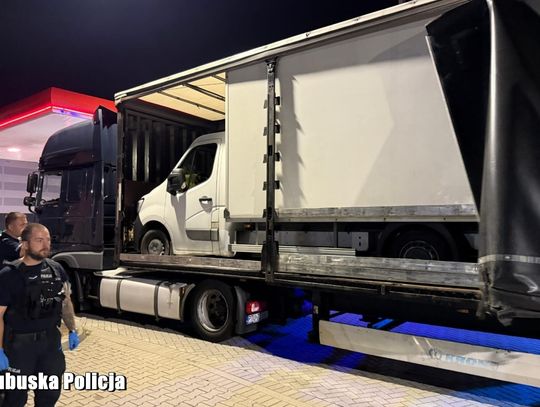 Tir przewoził w naczepie kradzione busy razem z ładunkiem. Wartość aż 400 tysięcy