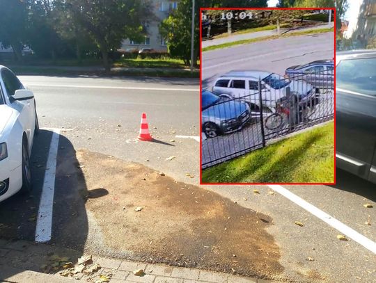 Torby z paliwem i świeczka pod samochodem zaparkowanym przed komendą. Monitoring nagrał 78-latka