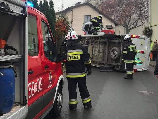 Totalnie nawalony 33-latek przewrócił się... busem na środku miasteczka