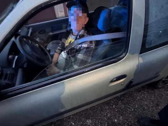 Totalnie pijany 53-latek nawet nie zauważył, że jedzie w nocy bez świateł.  Miał prawie 4 promile