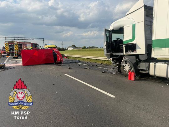 Tragedia na  drodze krajowej nr 91. 41-latek zginął po czołowym zderzeniu z ciężarówką
