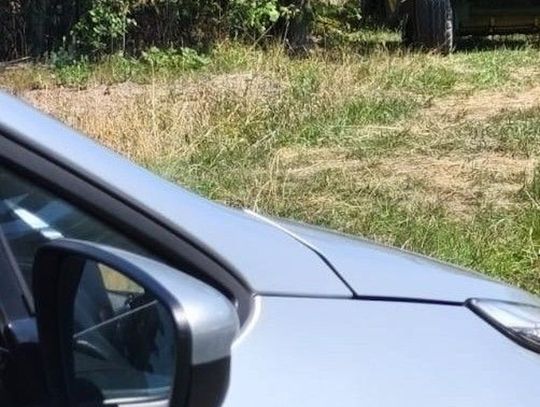 Tragedia podczas prac polowych. Ciągnik przejechał mężczyznę leżącego przy zaroślach