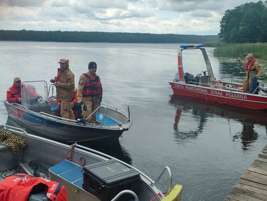 Tragiczny finał poszukiwań trójki nastolatków. Nurkowie wydobyli z jeziora ich ciała