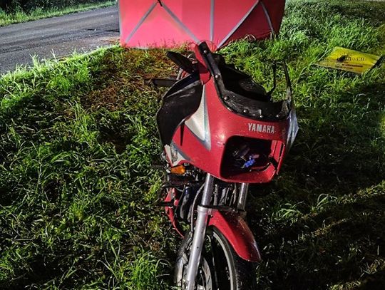 Tragiczny finał przejażdżki motocyklem. 43-letni mężczyzna zginął po uderzeniu w drzewo