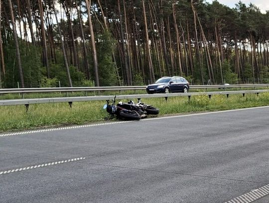 Tragiczny finał uderzenia w bariery. Reanimowany motocyklista zmarł w szpitalu