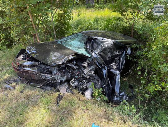 Tragiczny finał zderzenia czołowego. Dwie osoby nie żyją, dwoje dzieci i kobieta w szpitalu