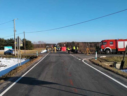 Tragiczny finał zderzenia dwóch samochodów osobowych. W wypadku zginął 81-letni kierowca