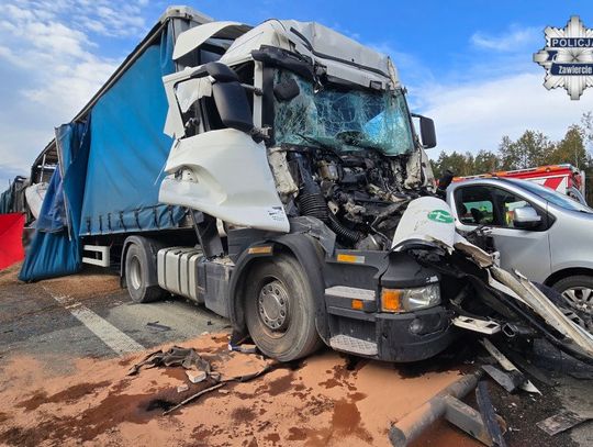 Tragiczny karambol na DK78. Dwie osoby zginęły, cztery trafiły do szpitala