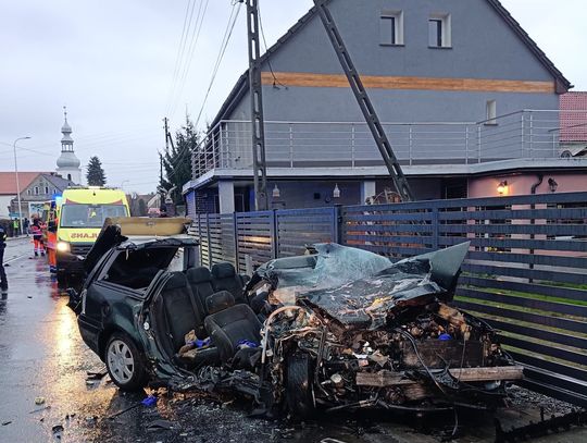 Tragiczny poranek na krajowej "8". Trzy osoby zginęły w zderzeniu samochodu osobowego z ciężarówką Tragiczny poranek na krajowej "8". Trzy osoby zginęły w zderzeniu samochodu osobowego z ciężarówką