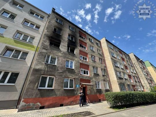 Tragiczny pożar bloku w Chorzowie. Mężczyzna zginął w płomieniach, jego partnerka wyskoczyła z okna