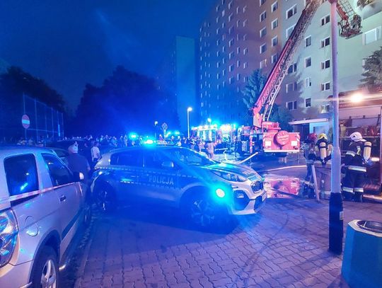 Tragiczny pożar bloku w Rzeszowie. Zginęła 14-letnia dziewczyna, osiem osób zostało rannych