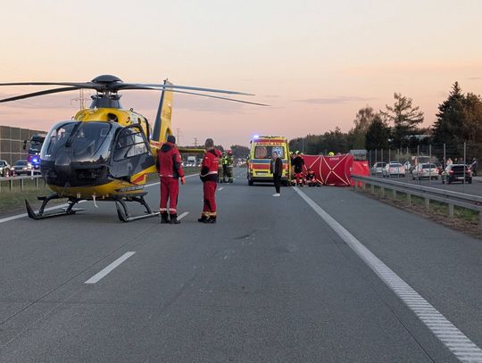 Tragiczny wieczór na ekspresówce. Suzuki wbiło się w tył Volkswagena, nie żyje 36-letni motocyklista